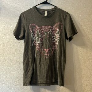 Def Tired graphic short sleeve size small